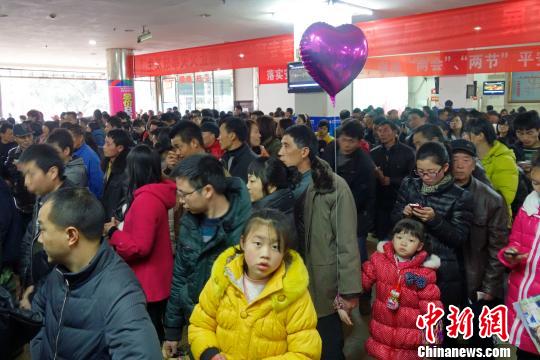 春節(jié)近尾聲迎返程客流高峰 一線城市火車(chē)票緊張