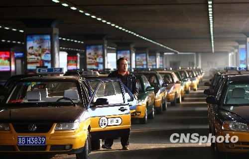 傳北京出租車價格下月上調 專家：漲價難緩打車難