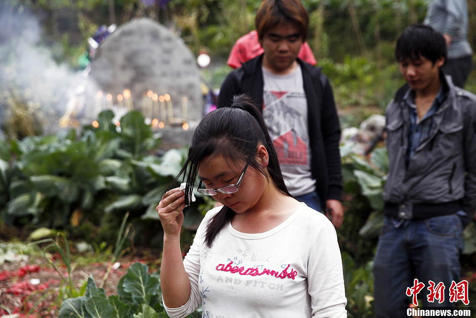 蘆山地震七日祭:幸存孩子是母親唯一的希望