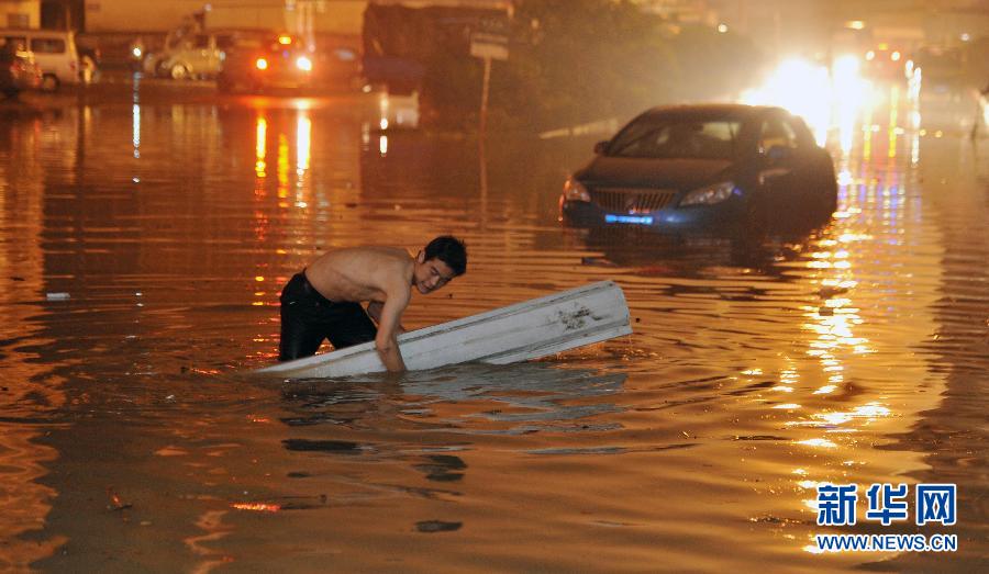 暴雨襲長沙 城區現內澇[組圖]