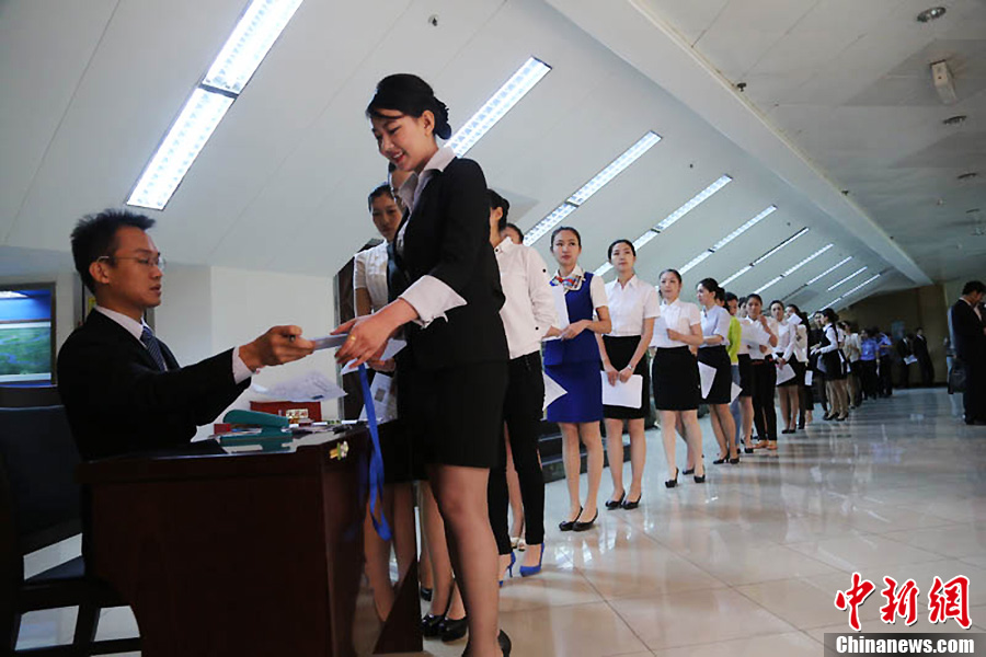 南航新疆招空姐競爭激烈 淘汰率超80%