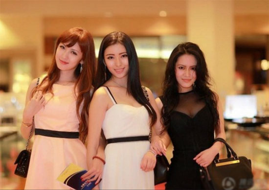 北大校花學歷造假遭圍觀 豪車生活照曝光(圖)