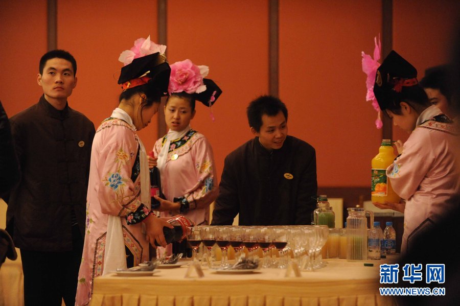 富豪相親如選妃 處子身家務勤形象佳