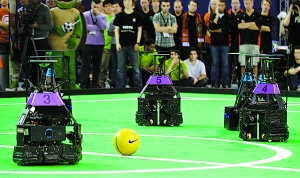 中國足球捧了世界杯——原來是機器人！（組圖）