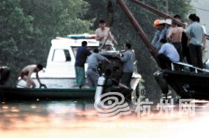 三潭印月石塔連夜修復 今后游客拍照須保持距離