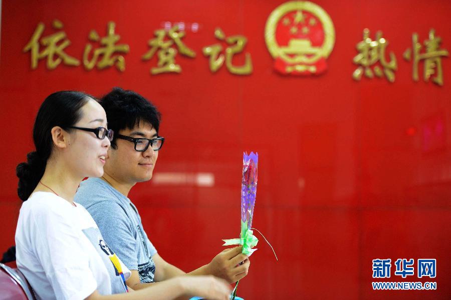 “七夕”節(jié)迎結(jié)婚登記潮