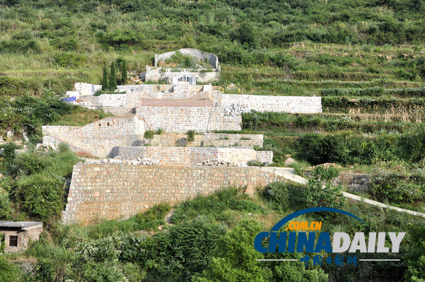 湖南漣源：國(guó)家地質(zhì)公園內(nèi)現(xiàn)1.2畝豪華墓 形似城堡