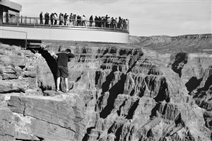 新版旅游合同：亂寫“到此一游”或被踢出旅行團