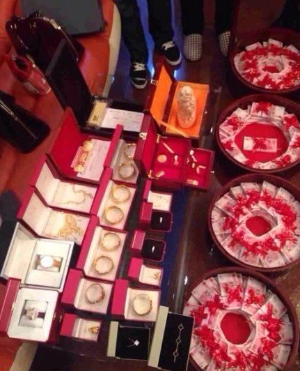 “土豪”訂婚下1080萬禮金 動用9輛豪車(組圖)