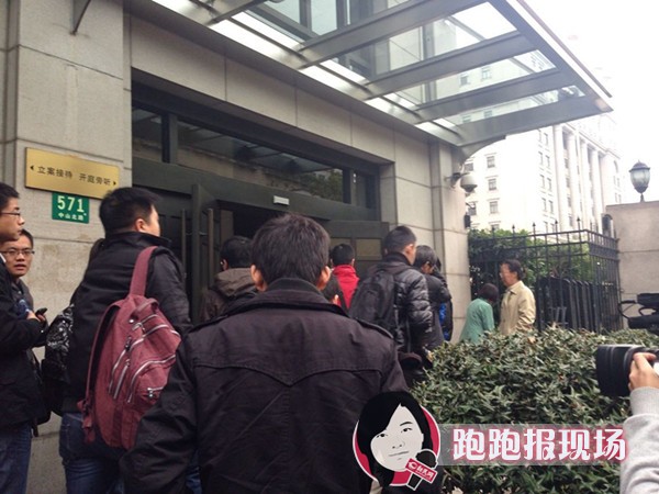 復旦投毒案今日開審 受害人家屬庭外痛哭