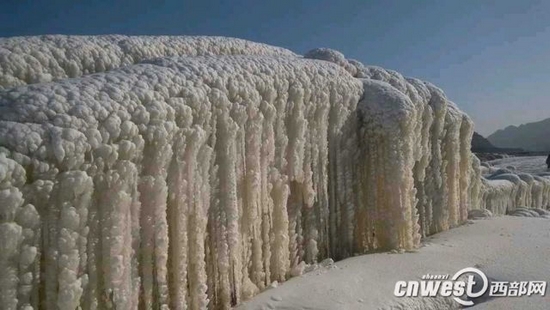 延安壺口瀑布遭浮冰封埋 景區今起關閉謝絕參觀