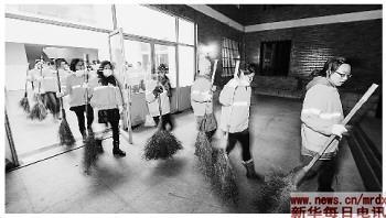 浙江武義公務(wù)員上崗先當環(huán)衛(wèi)工：3點半起床