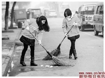 浙江武義公務(wù)員上崗先當環(huán)衛(wèi)工：3點半起床