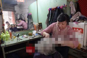 女子開理發(fā)店17年僅漲價(jià)2次 單價(jià)3元每次漲5毛