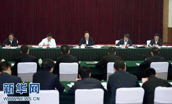 中共中央政治局常委到第一批黨的群眾路線教育實踐活動聯(lián)系點出席指導(dǎo)專題民主生活會