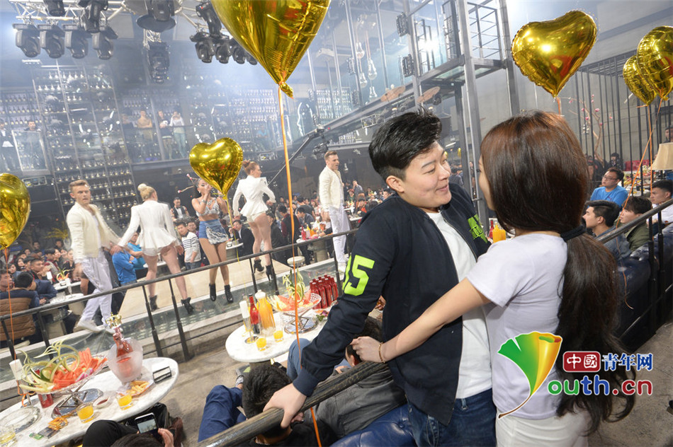 山西“富二代”開跑車去夜店過白色情人節