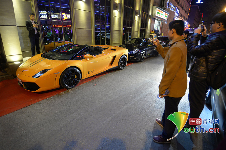 山西“富二代”開跑車去夜店過白色情人節
