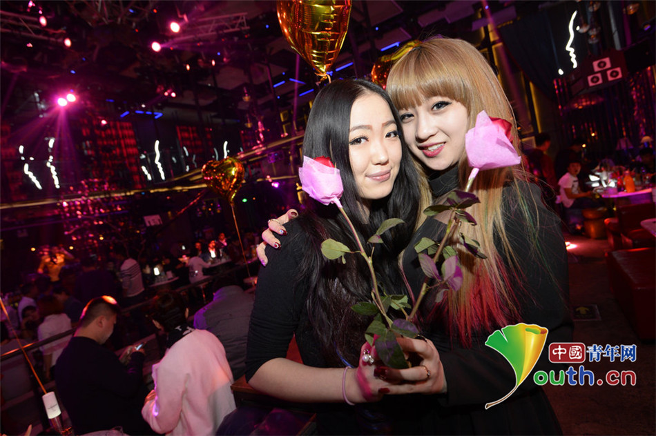 山西“富二代”開(kāi)跑車去夜店過(guò)白色情人節(jié)