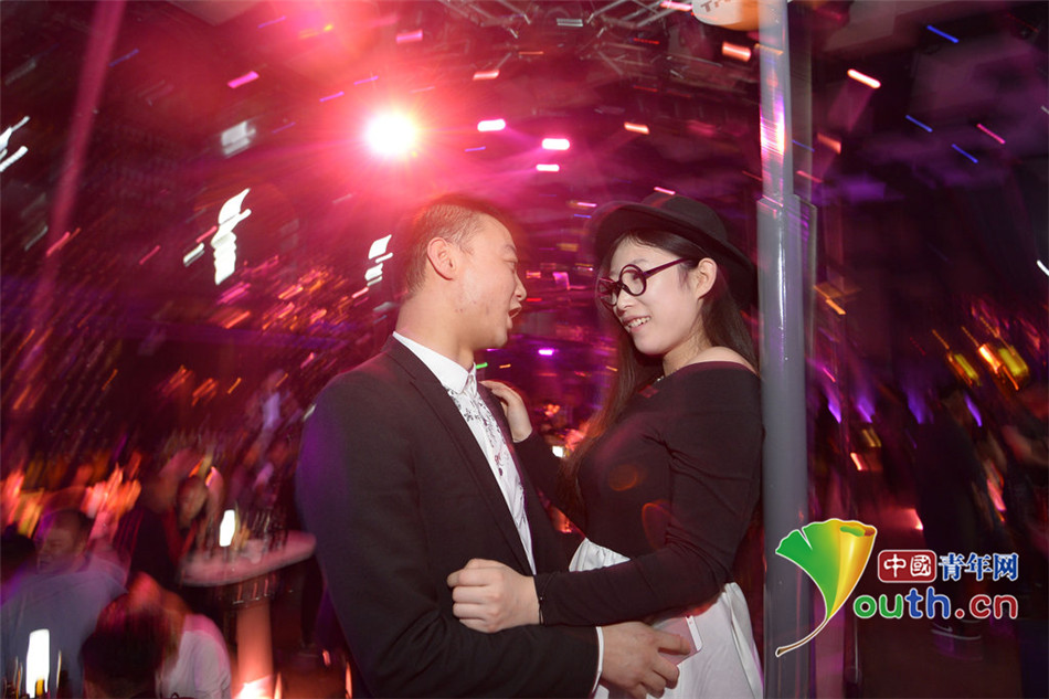 山西“富二代”開跑車去夜店過白色情人節(jié)