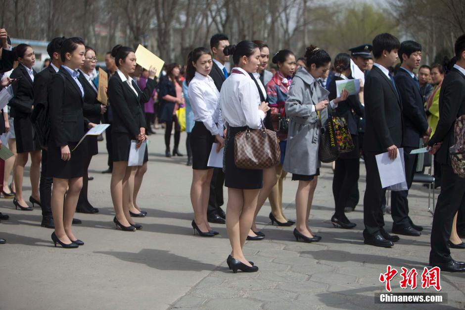 東航在山西招聘空乘 美女帥哥云集