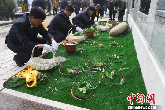 山西現“無碑深埋”式公益生態葬