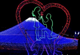 人在燈中游 朔州夢幻燈光節(jié)“醉”美市民（組圖）