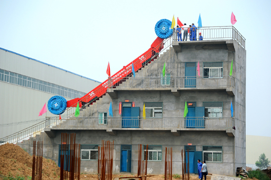 山西62噸采煤機(jī)爬上12米高樓