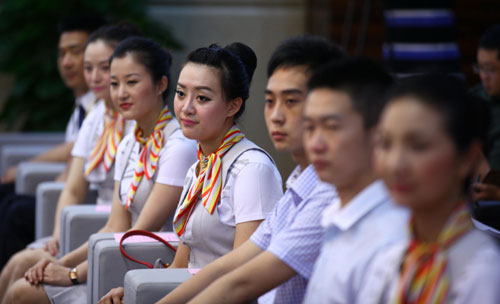 海航獎(jiǎng)勵(lì)新疆反劫機(jī)機(jī)組成員每人一套房產(chǎn)一輛奧迪