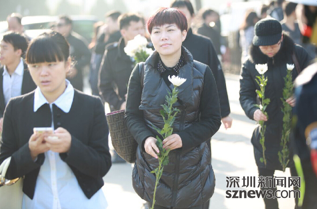 姚貝娜追悼會(huì)舉行 歌迷六點(diǎn)起床為“送最后一程”