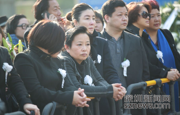 姚貝娜追悼會舉行 歌迷六點起床為“送最后一程”