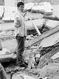 北川“夾縫男孩”：做過3次截肢手術仍打籃球