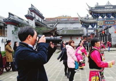 一天走完災區三年重建之路：“一日越三年！”