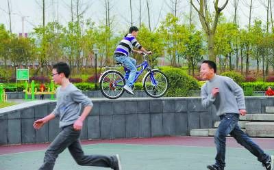 汶川地震三周年現場回訪:援建者與當地人成親人