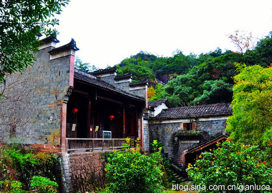 武夷山：丹霞危崖 溪水明凈