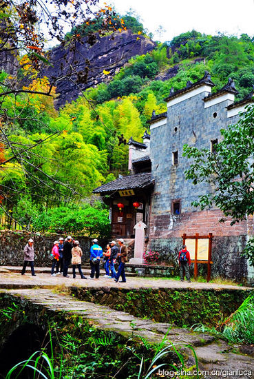 武夷山：丹霞危崖 溪水明凈