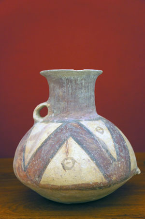 楊曉陽向中國國家博物館捐贈100件彩陶