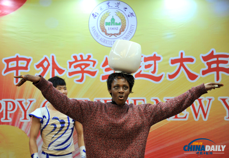 南京：外國留學生體驗歡慶中國年