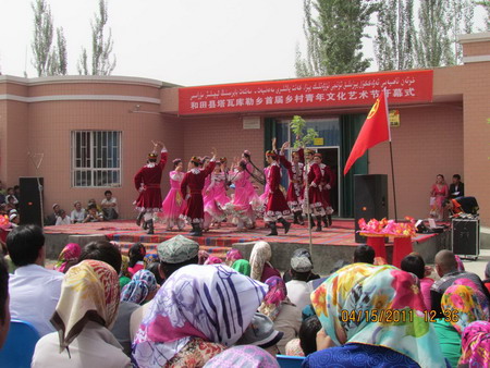 和田縣塔瓦庫(kù)勒鄉(xiāng)舉行首屆鄉(xiāng)村青年文化藝術(shù)節(jié)