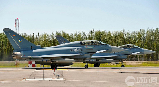 誰“擊落”了機皇F-22 五代機被打得滿地找牙