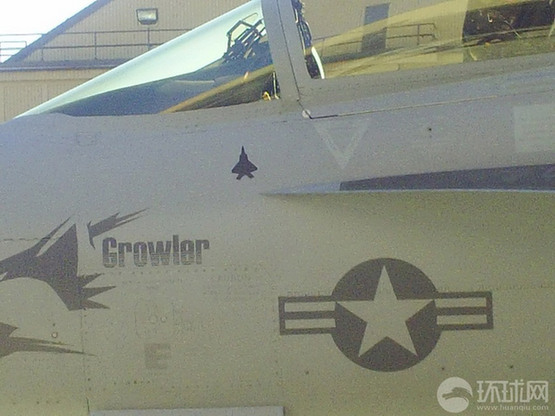 誰“擊落”了機皇F-22 五代機被打得滿地找牙