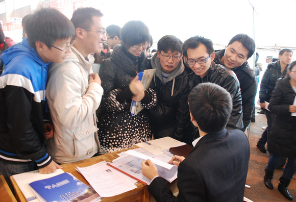 全國高校畢業生就業服務周兵團人才招聘大會在石大舉行