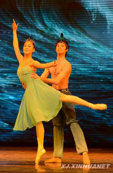 上海芭蕾舞團(tuán)獻(xiàn)藝邊城