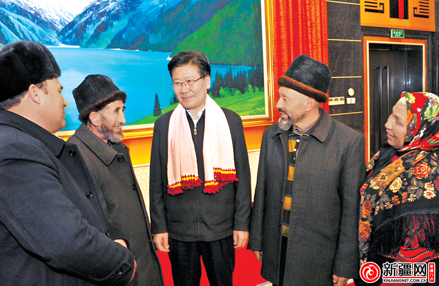 江格勒斯村民烏魯木齊“走親戚”