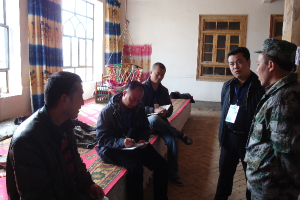 駐第三師紅旗農場的“訪惠聚”工作組開展工作掠影