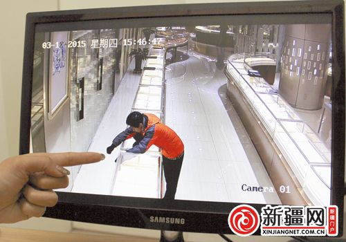 烏魯木齊一男子假扮顧客用鐵絲作案 盜走金店半條項鏈