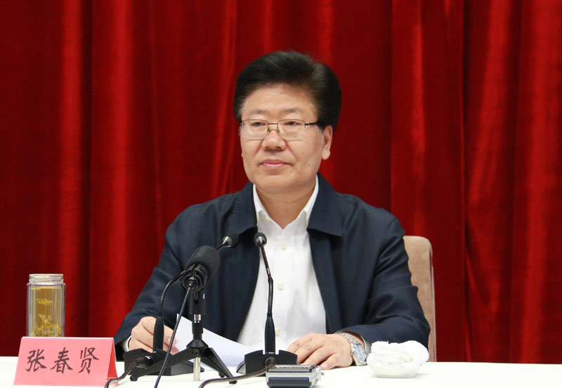 領(lǐng)導(dǎo)干部要自覺踐行“三嚴(yán)三實”