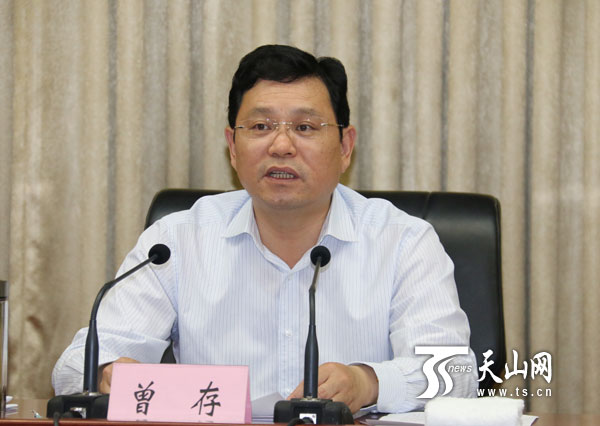 喀什啟動(dòng)縣處級(jí)以上領(lǐng)導(dǎo)干部“三嚴(yán)三實(shí)”專題教育活動(dòng)