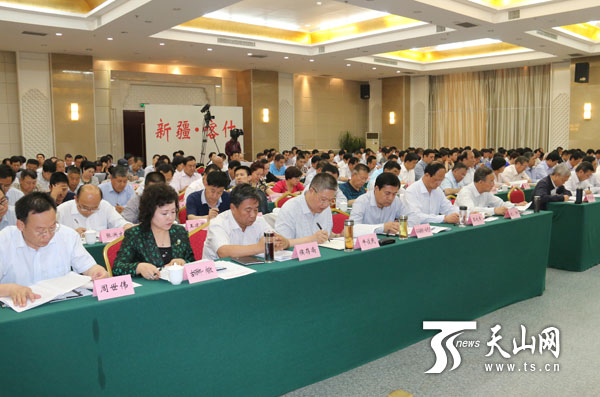 喀什啟動(dòng)縣處級(jí)以上領(lǐng)導(dǎo)干部“三嚴(yán)三實(shí)”專題教育活動(dòng)