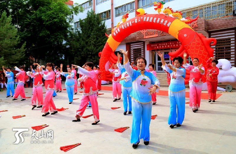 新疆博湖縣：社區居民大舞臺秀出民族團結情