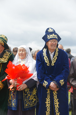 裕民縣舉辦“花之戀　愛之旅”百對新人集體婚禮